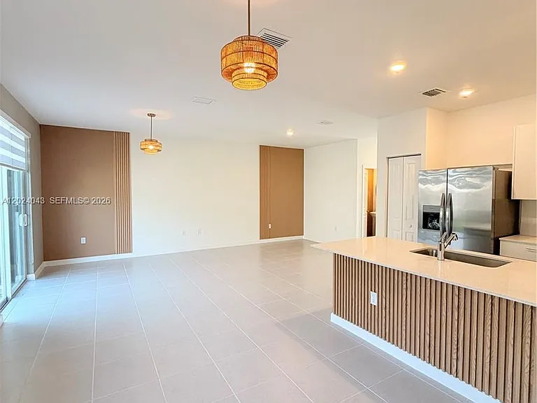663 SE 13th Street Cir — Photo 3