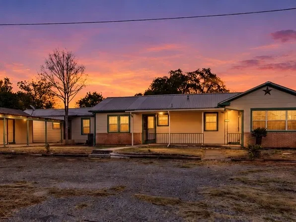 504 N WALNUT ST, Pearsall, TX 78061