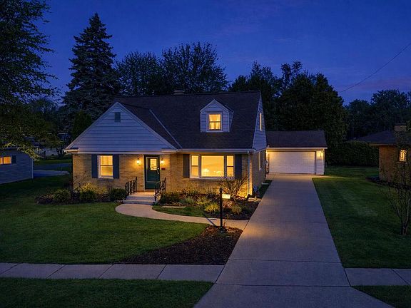 2nd image of 2014 Markham STREET