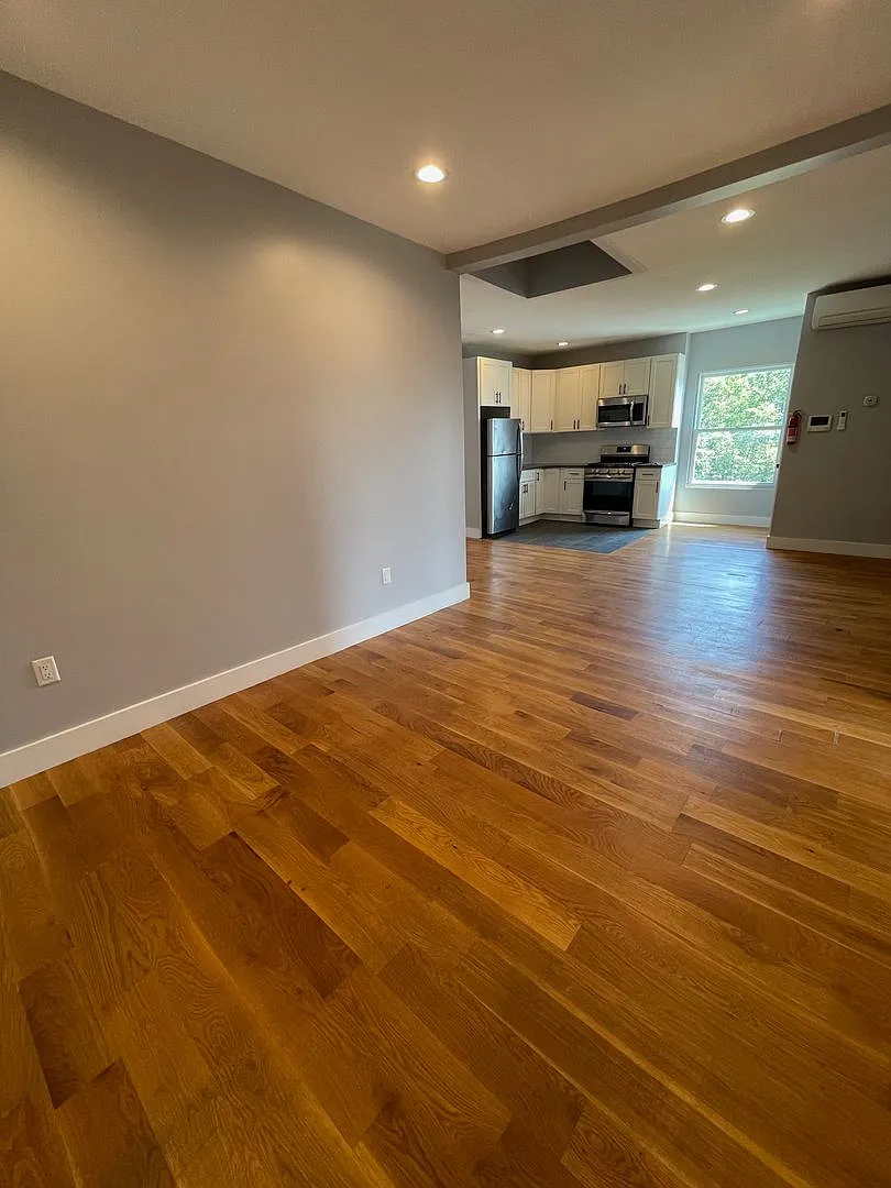 188 Broadway — Photo 3