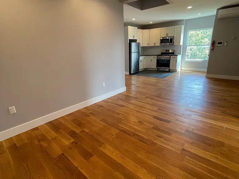 188 Broadway — Photo 3