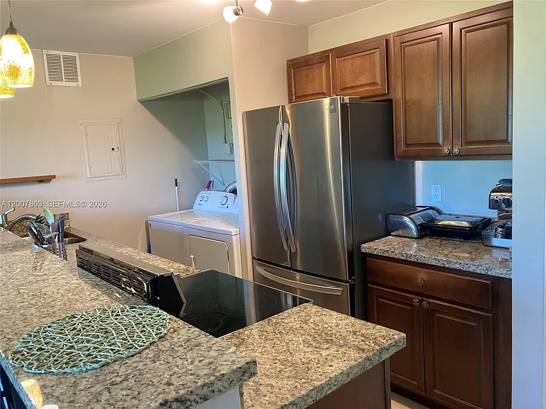 5300 NE 6th Ave #H16 — Photo 11