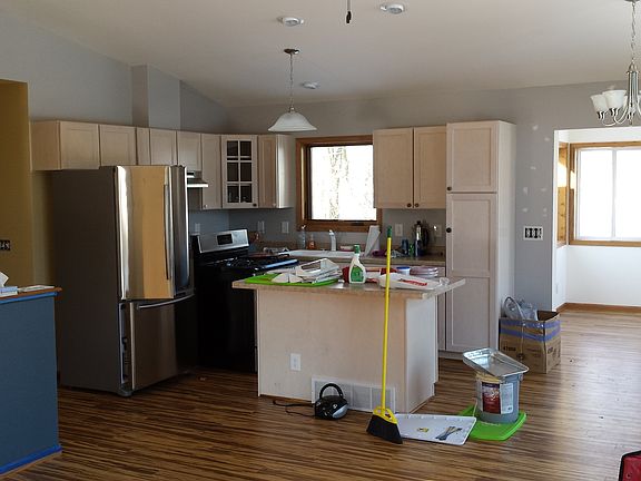 Kitchen w/appliances