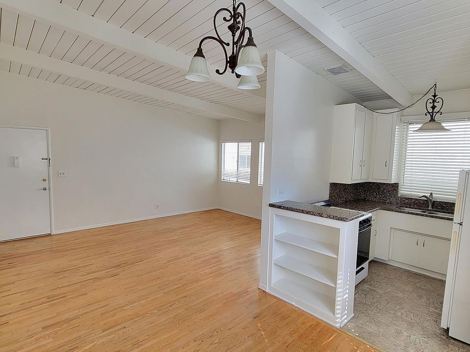 1st image of 1219 Granville Ave #208