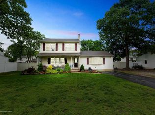 31 Shasta Ln, Toms River, NJ 08753