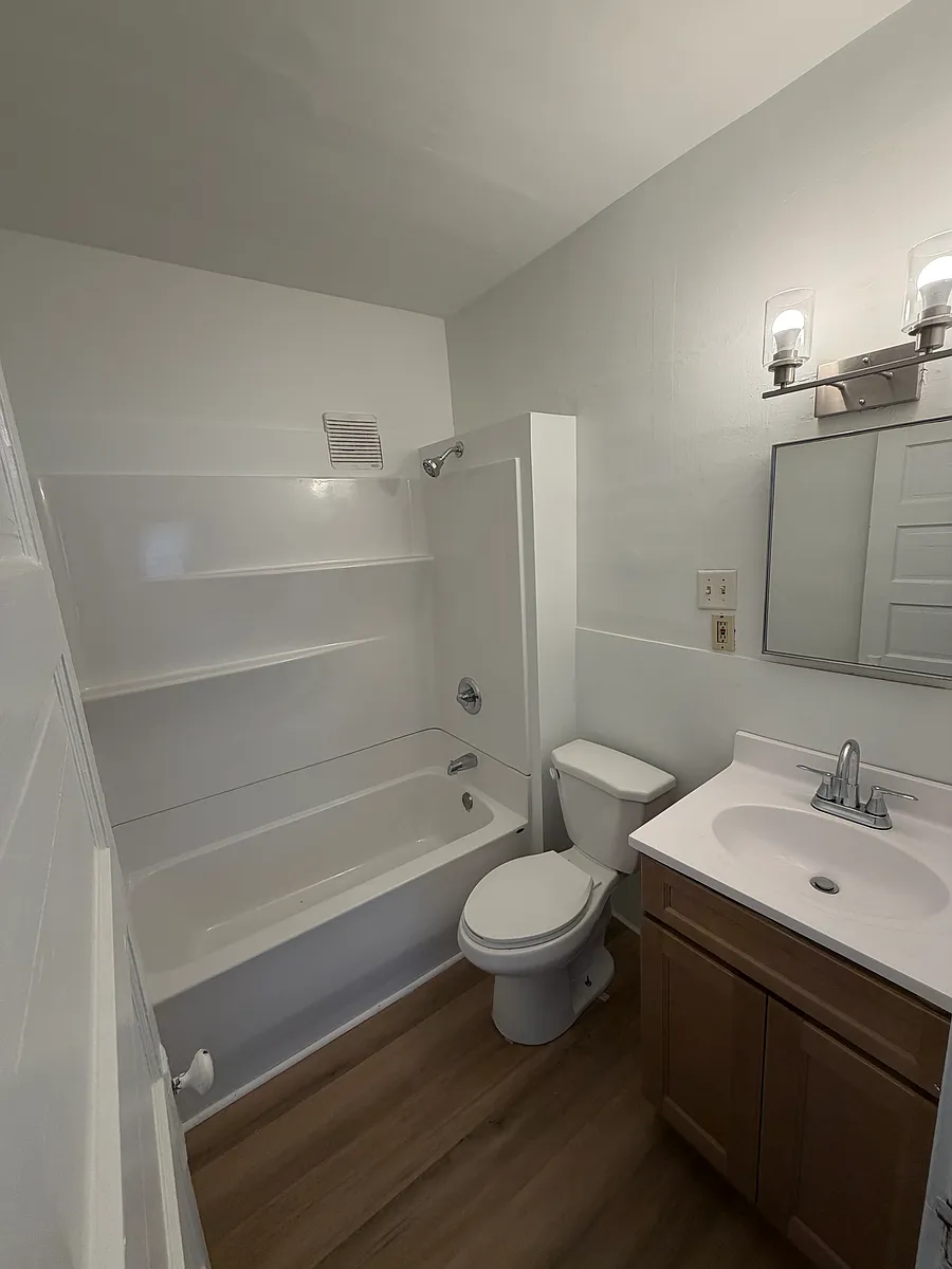 Building Photo - 39 Mendola Ave #1