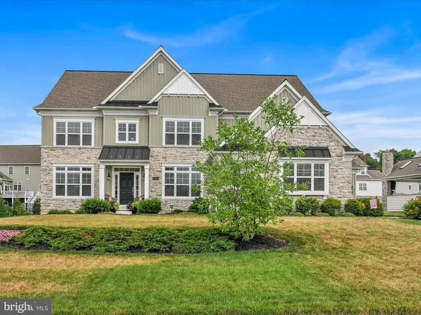 1051 Valley Crossing Dr, Lititz, PA 17543
