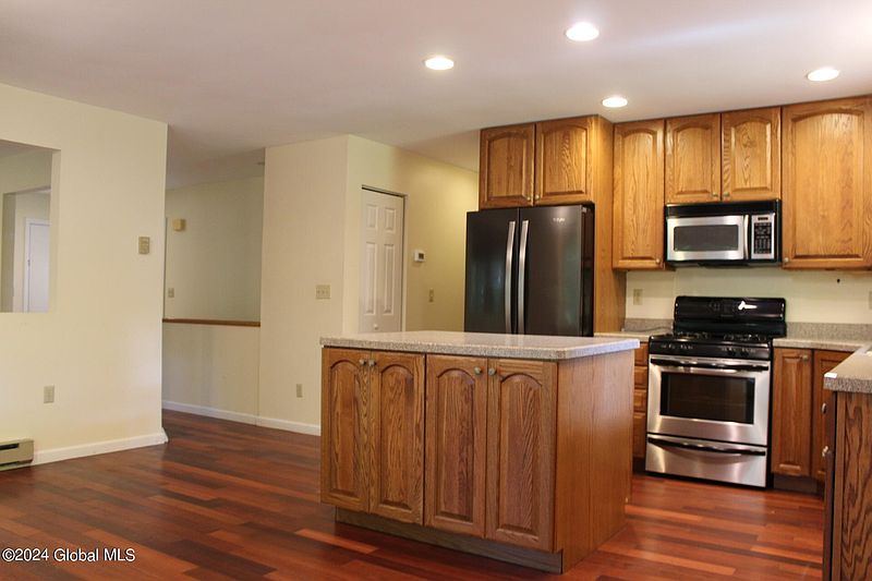 5th image of 161 Excelsior Avenue