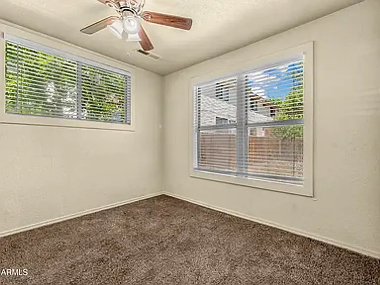 114 E Franklin Ave — Photo 7