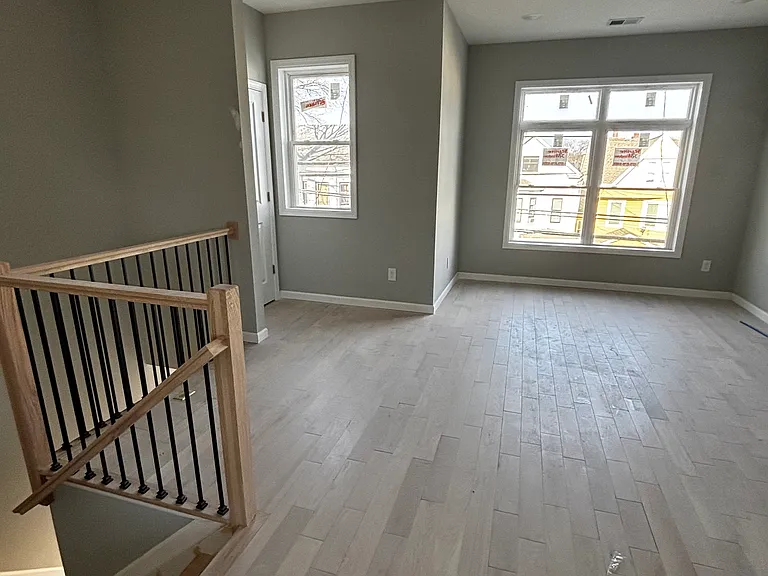 565 E 24th St #202 — Photo 8