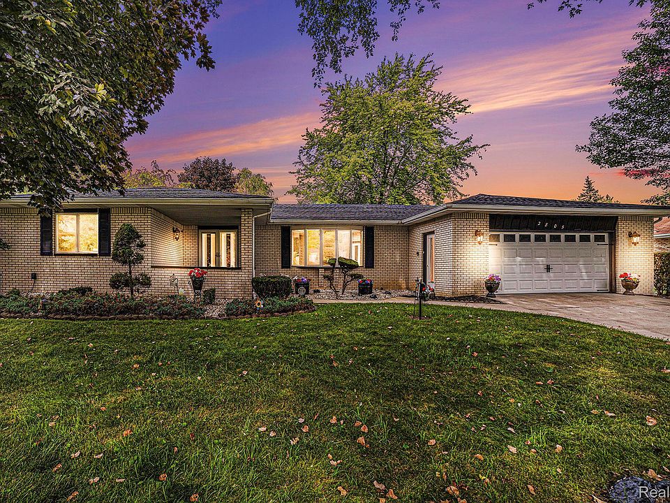 1st image of 2805 Briarwood Dr