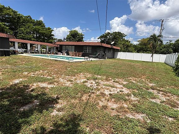 5th image of 10 SW 46th Ave