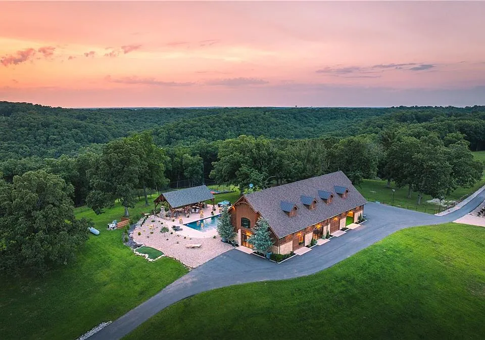 3 Luxurious Lakeside and Estate Properties in Missouri and Kansas