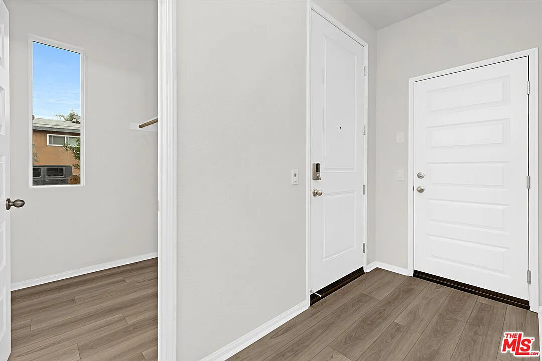 3 bed, 3.0 bath, 1497 sqft, $3,500 — Photo 4