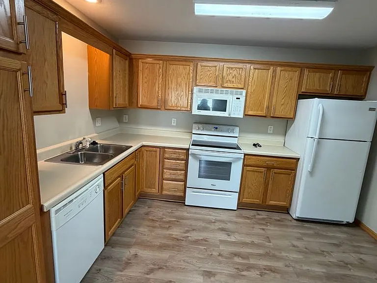 1123 SE Village View Ln — Photo 10