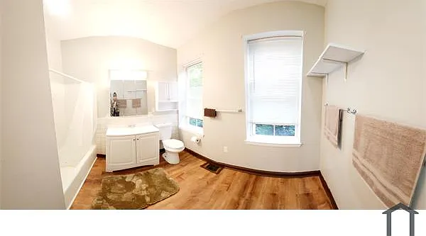 3 bed, 1200 sqft, $1,985 — Photo 3