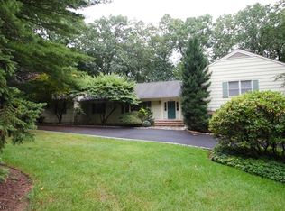 12 Shawnee Trl, Montville, NJ 07045