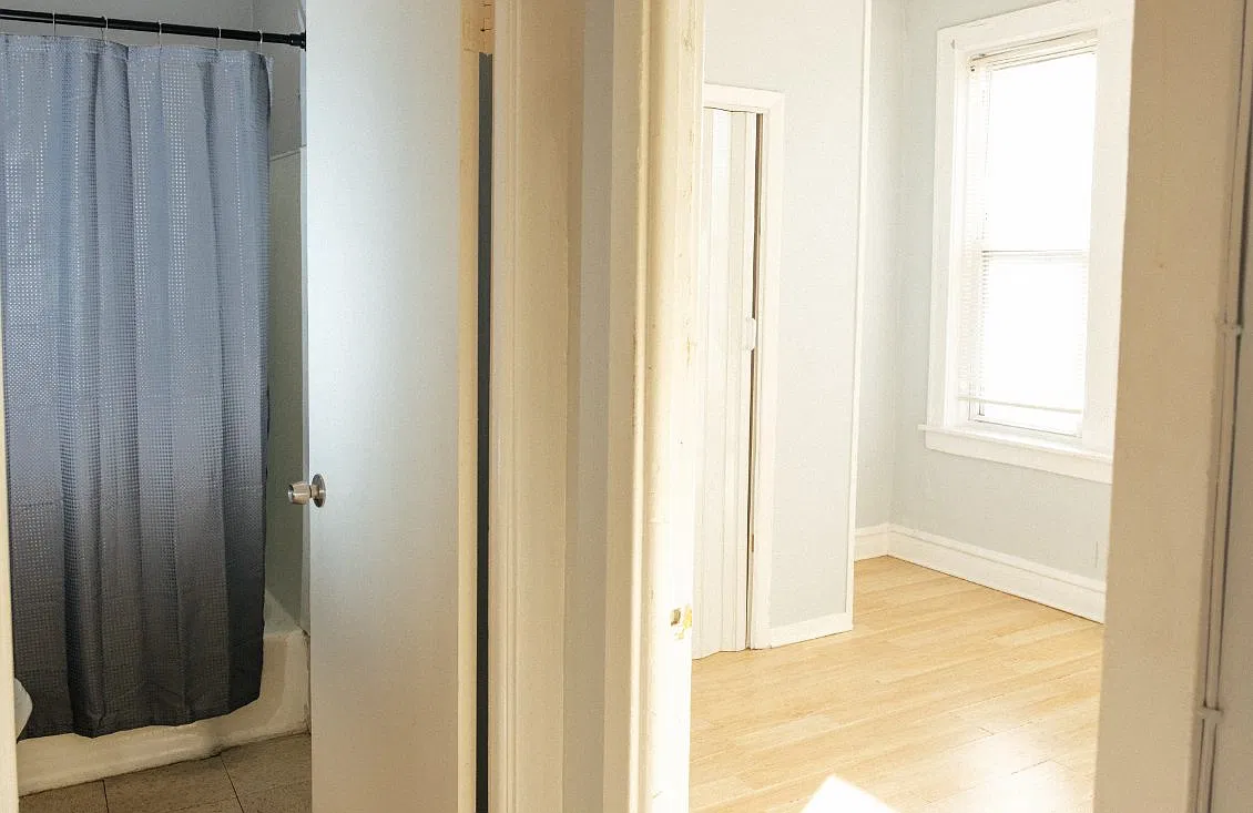 1 bed, 900 sqft, $1,050 — Photo 2