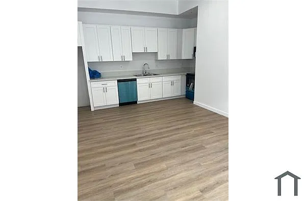 Building Photo - 1518 W Florence Ave #3