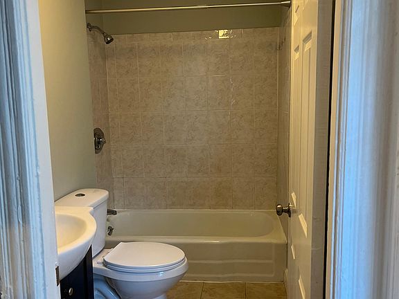 3rd image of 52 Sassafras St #1