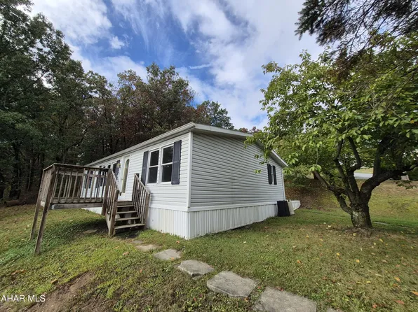 563 Castle Dr, Duncansville, PA 16635