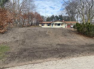 17908 Hiawatha Dr, Spring Lake, MI 49456