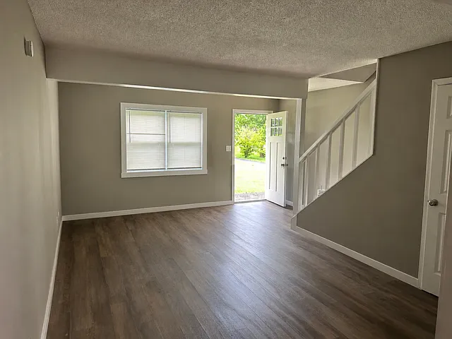 2 bed, 1.5 bath, 1000 sqft, $1,400 — Photo 1