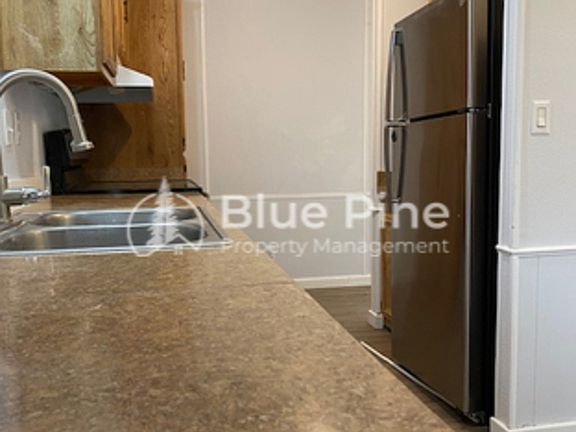 4th image of 925 Wilson Ave Trailer 23