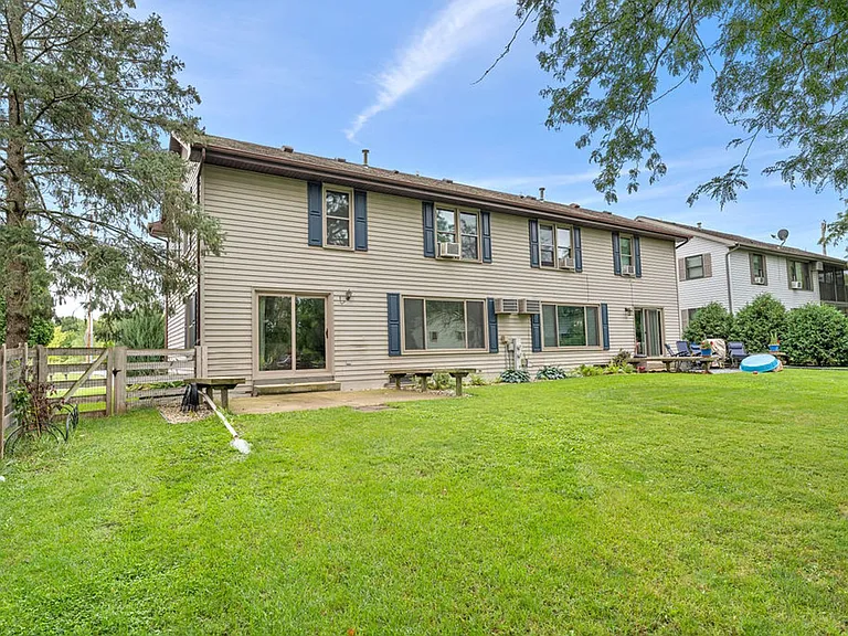 20 E Waukau Ave #1 — Photo 15
