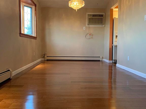 4th image of 258 Ada Dr