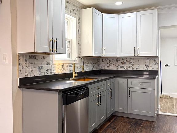 3rd image of 6824 Rodney St