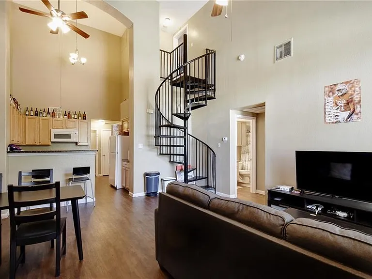 2606 Salado St #401 — Photo 3