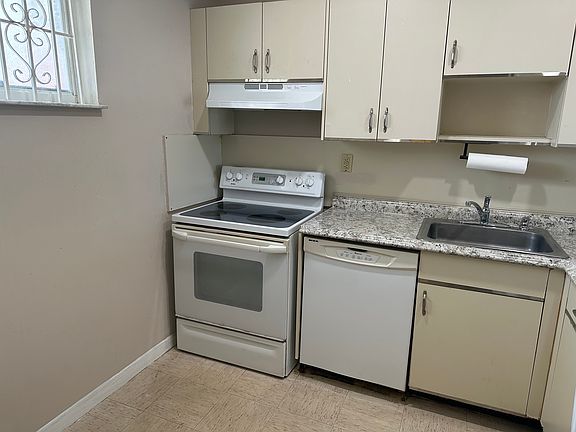 4th image of 11301 SW 200th St #305-C