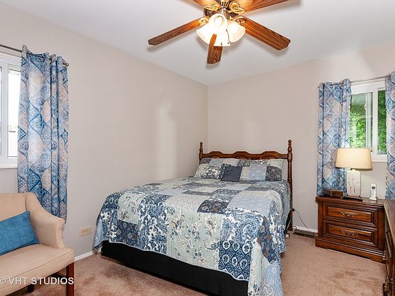 5th image of 695 Armitage Ave