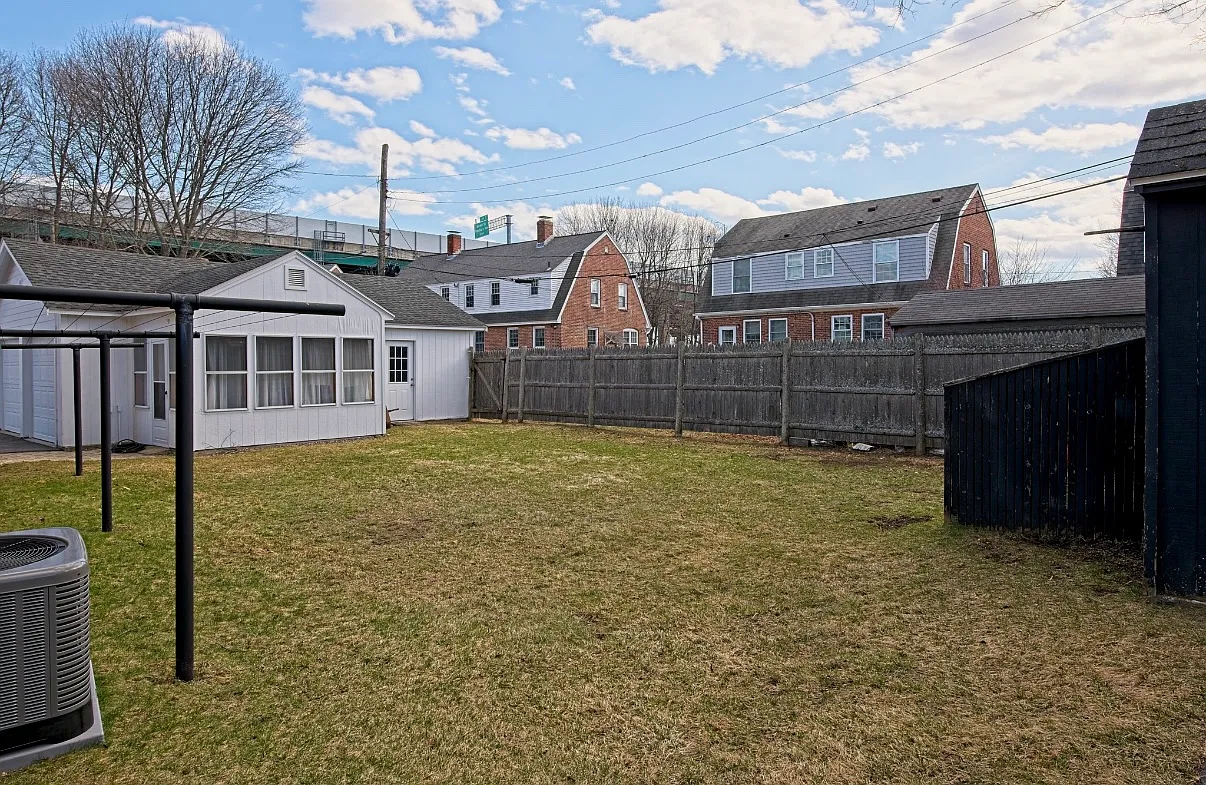 3 bed, 1000 sqft, $3,900 — Photo 3
