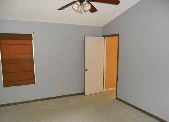 5th image of 1463 California Dr