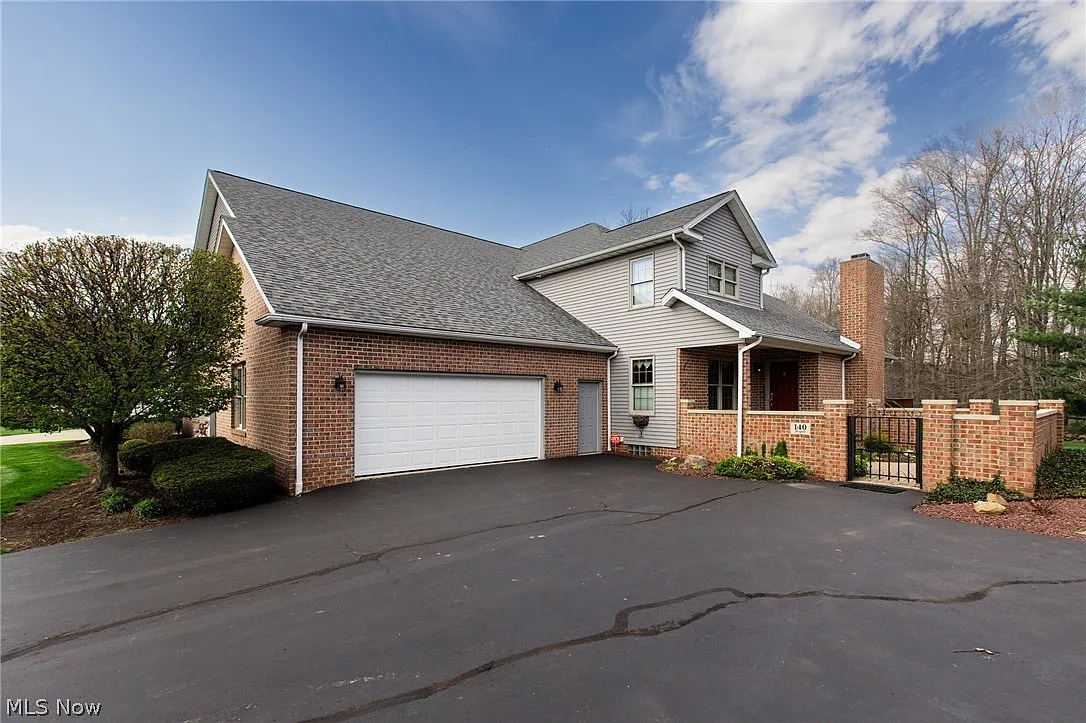 140 Hogan Ln NE photo 1