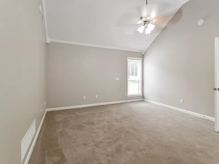 4401 Okeechobee Dr — Photo 10