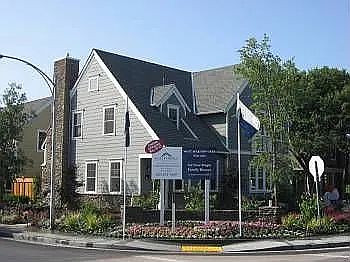 2nd image of 401 W Meadow Dr
