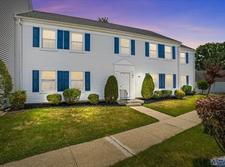 492B Somerset Ln, Monroe Township, NJ 08831