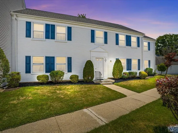 492B Somerset Ln, Monroe Township, NJ 08831