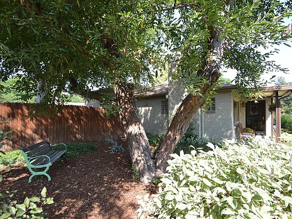 4th image of 1095 Krameria St