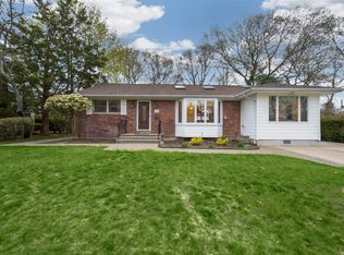 19 Carldon Rd, Commack, NY 11725