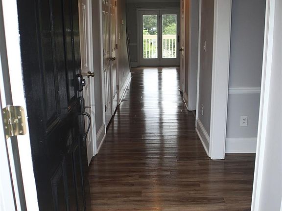 3rd image of 105 Oakmont Ln
