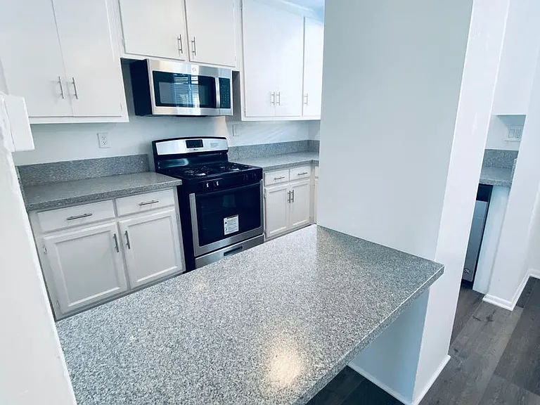 7351 Variel Ave — Photo 11