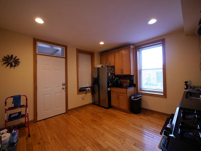 3247 S Emerald Ave #3R — Photo 5