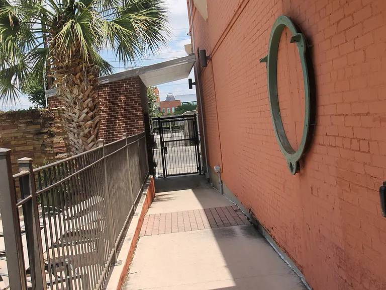 1401 S Flores St #216 — Photo 14