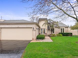 5129 Woodlands Ln, Bloomfield Hills, MI 48302