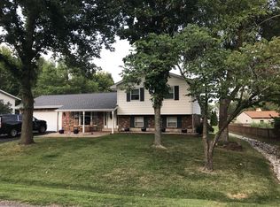 1322 Bridlespur Ln, Troy, IL 62294