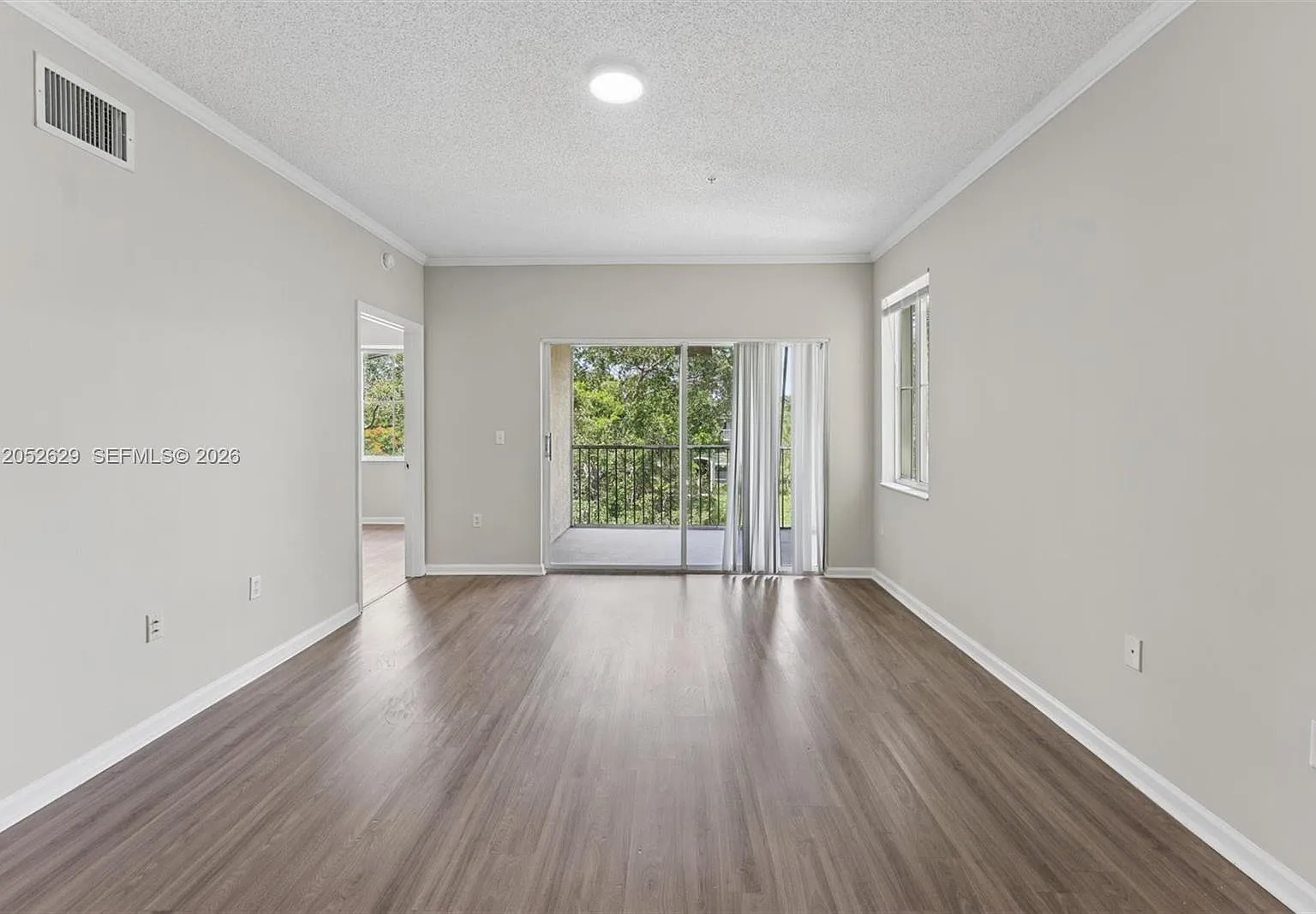 Palms Point Condo — Photo 4